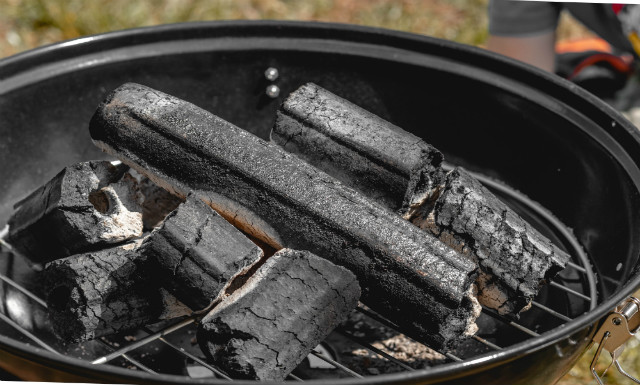 What’s the Difference Between a Gas Grill and a Charcoal Grill?