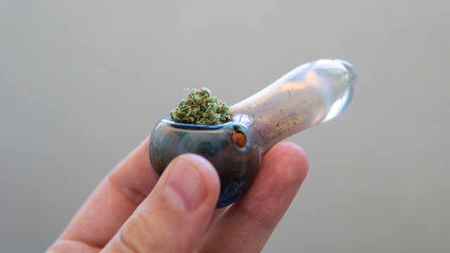The 5 Best Weed Pipes to Show off Your Creative Side 2022 | Wiki - Food  Well Said